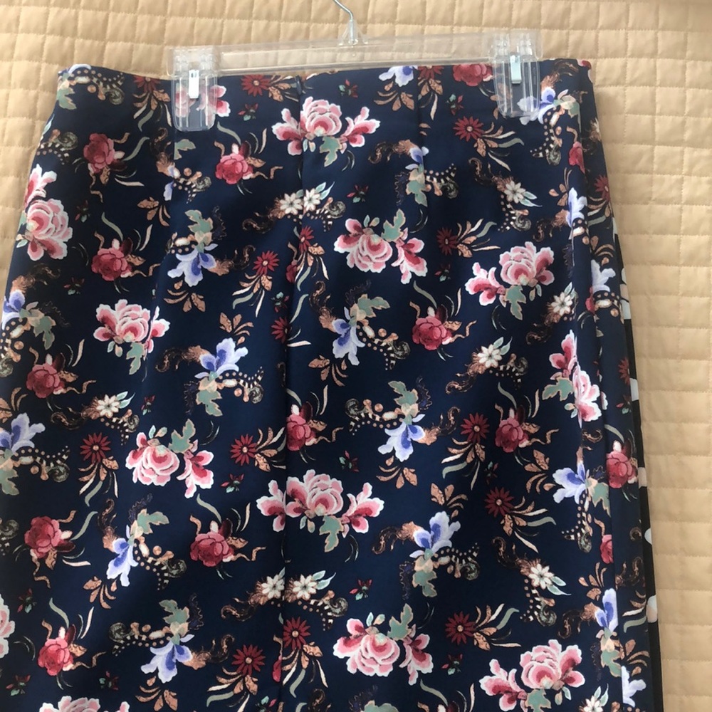 Flowered pencil  skirt